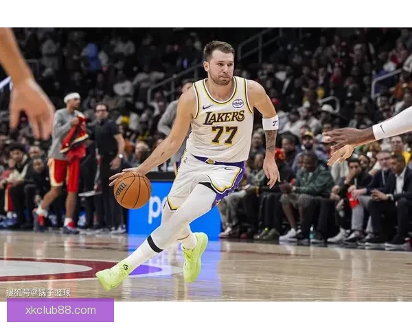 东契奇腿筋受伤詹姆斯回归持球核心湖人再靠老将支撑