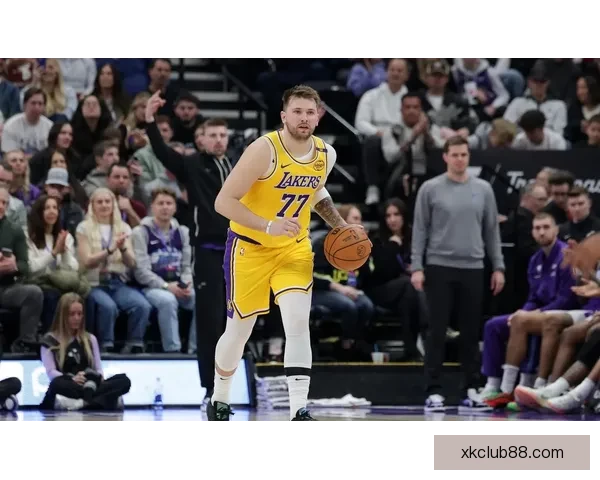 东契奇腿筋受伤詹姆斯回归持球核心湖人再靠老将支撑