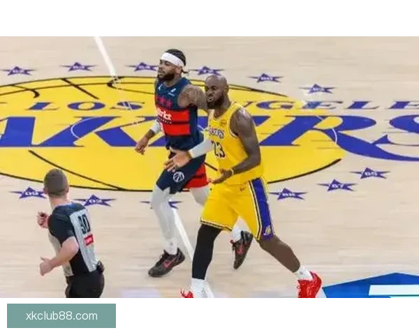 勒布朗三双助湖人轻取奇才迎来三连胜 里夫斯贡献19分9助布朗尼得6分